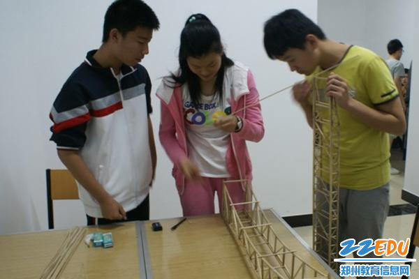 郑州44中开发的《未来工程师》作品