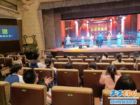 师生在河南省博物院观看华夏古乐演出