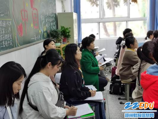 昝亚娟老师、教务主任丁慧平及英语组全体教师听取公开课