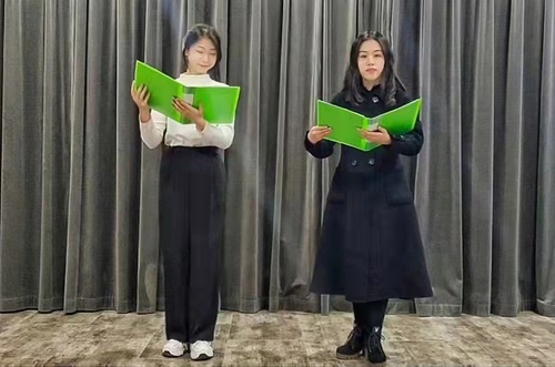 3徐梦老师与学生姬紫航共读《青春》，被授予“最具潜力奖