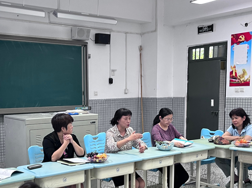 2郑州市第一中学纪委书记郑梅花分享自己宝贵的职业感悟
