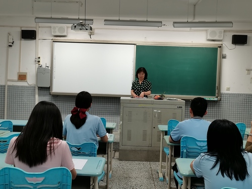 3惠永老师带来的《班级管理心得》讲座