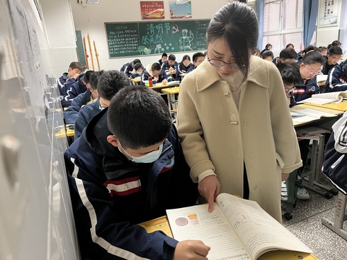 5 岳备影老师指导学生选题