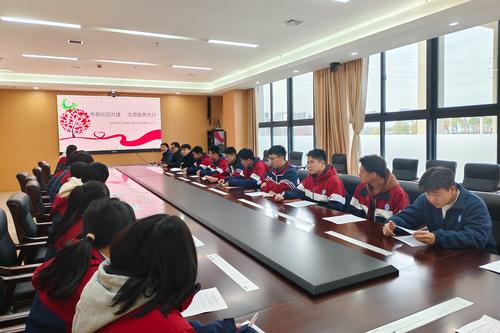 1郑州市第四十四高级中学开展图书馆志愿者培训会议