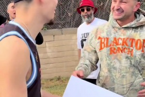 “扣篮王”陈登星在美国扣篮大赛赢得10000美金和1辆新车！